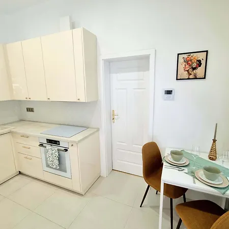 Amelia Old Town Apartment Plus 1 Free Parking Offsite Apartmán *