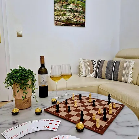 Amelia Old Town Apartment Plus 1 Free Parking Offsite * Košice