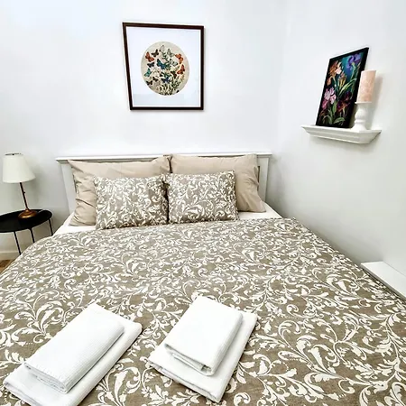 Amelia Old Town Apartment Plus 1 Free Parking Offsite * Košice