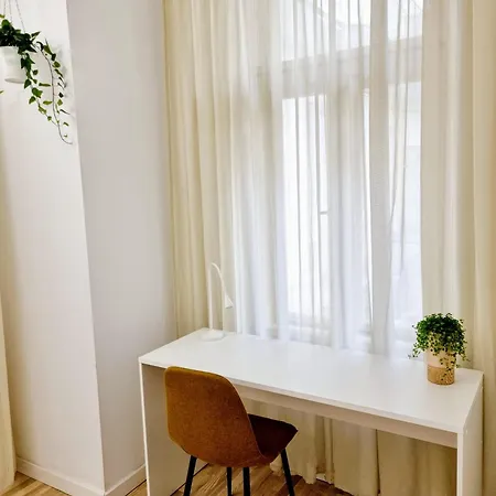 Amelia Old Town Apartment Plus 1 Free Parking Offsite Apartmán