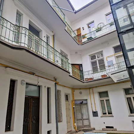 Amelia Old Town Apartment Plus 1 Free Parking Offsite Apartmán Košice