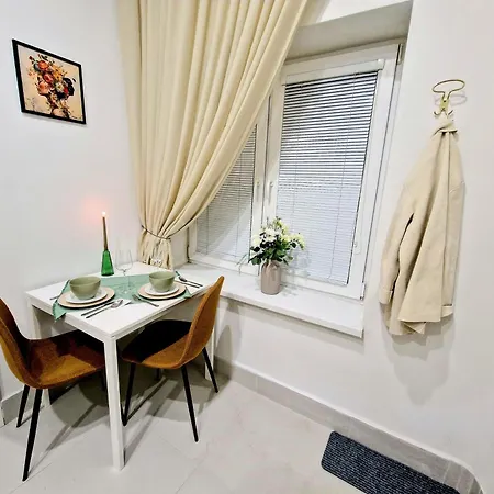 Amelia Old Town Apartment Plus 1 Free Parking Offsite *