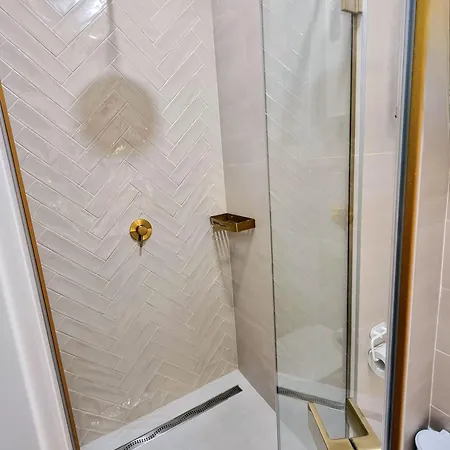 Amelia Old Town Apartment Plus 1 Free Parking Offsite